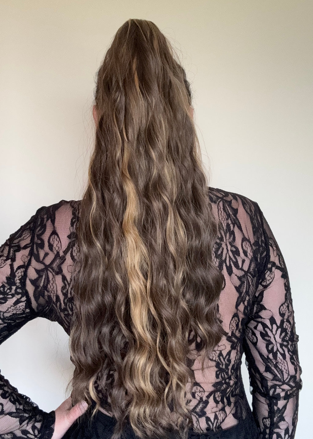 Roxie - 24-26” (60-65cm) Water Waves Clip-In Ponytail