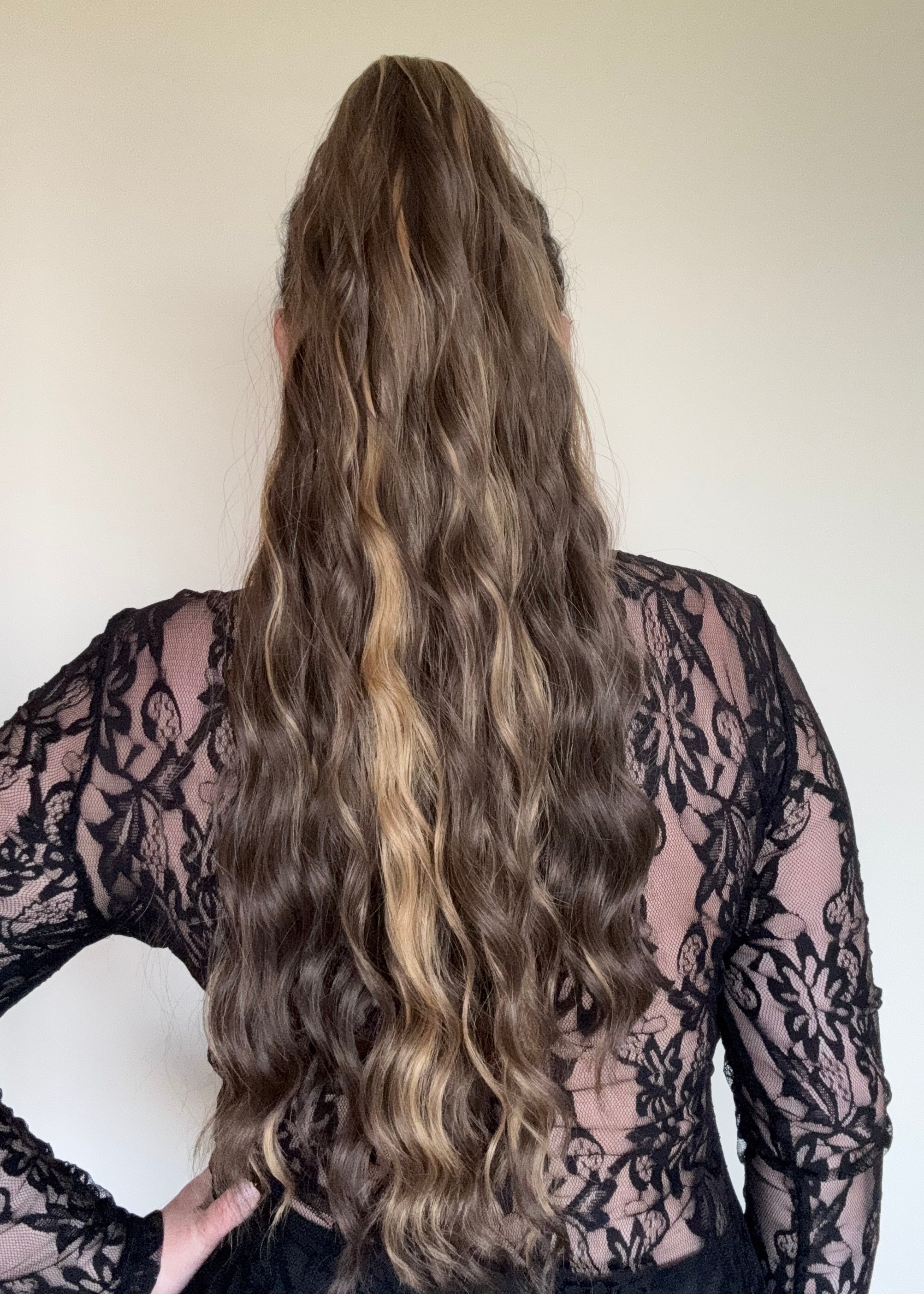Roxie - 24-26” (60-65cm) Water Waves Clip-In Ponytail