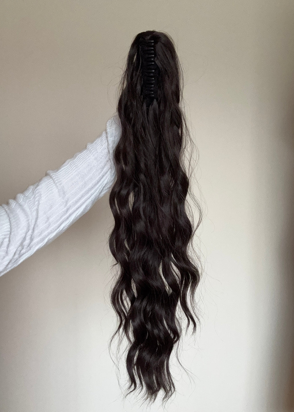 Roxie - 24-26” (60-65cm) Water Waves Clip-In Ponytail