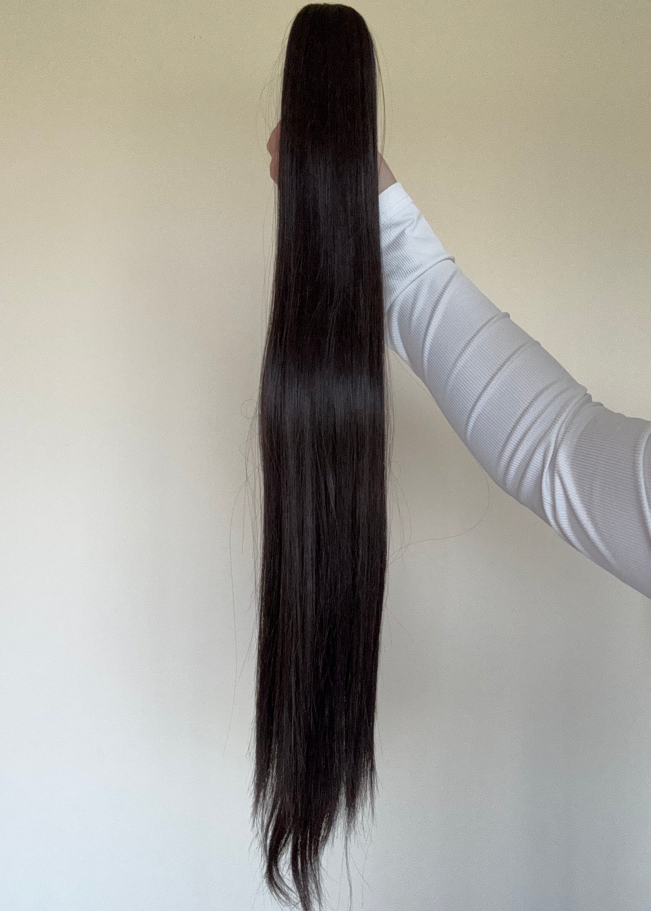 Maddie - 24” (60cm) Straight Clip-In Ponytail